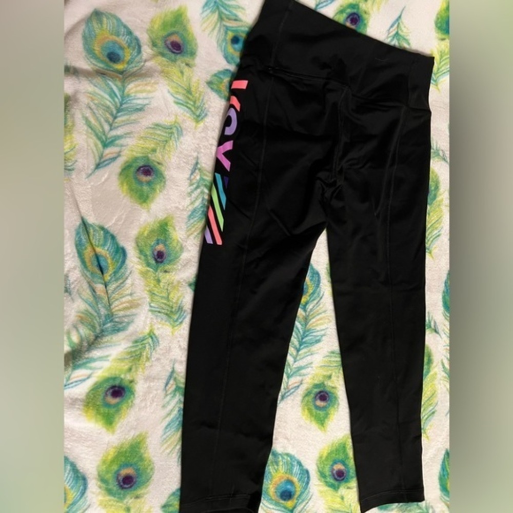 Victoria Secret‎ workout capris - Picture 3 of 4